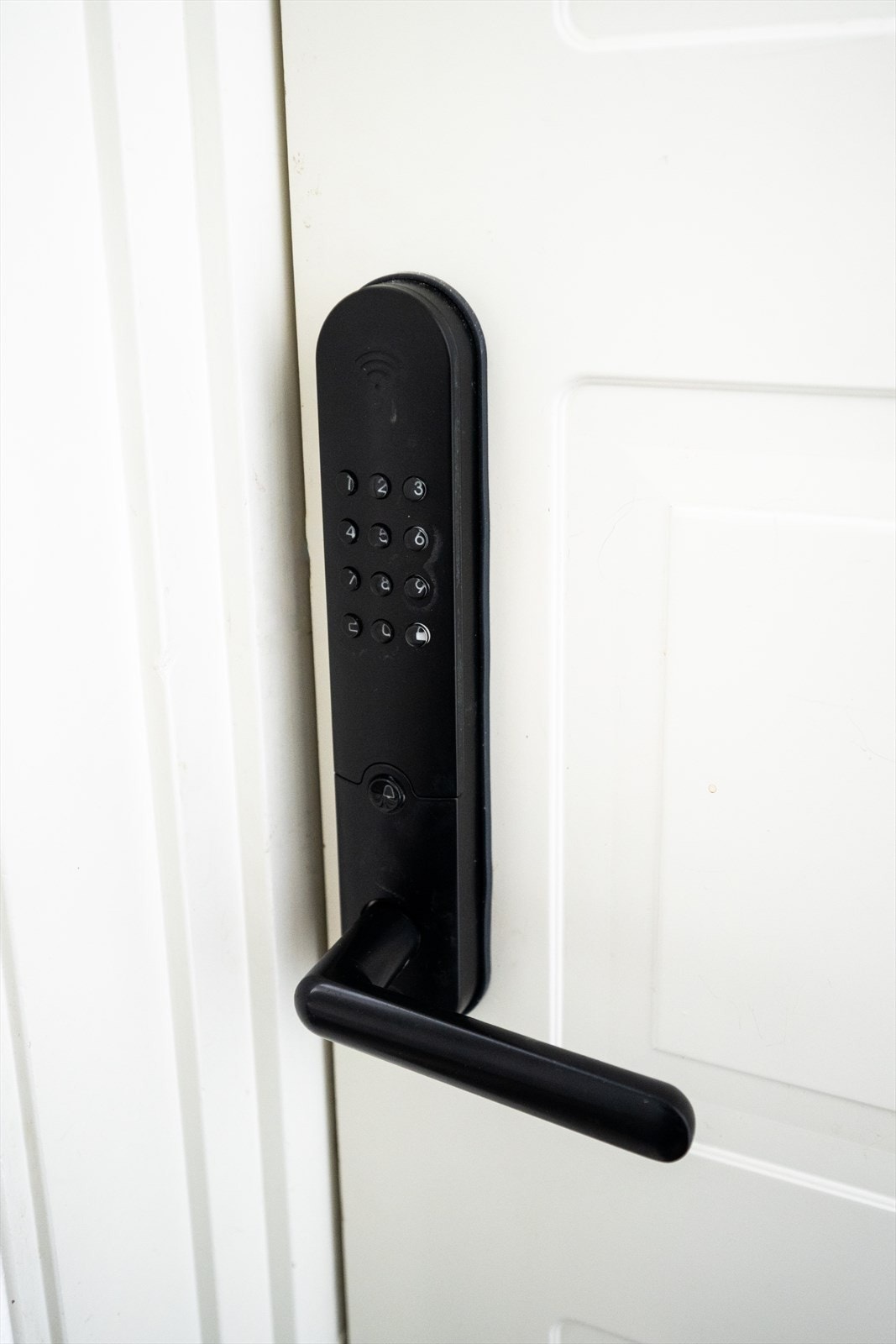 Entrédøren er utstyrt med kodelås for en enkel og nøkkelfri hverdag. Galleribilde