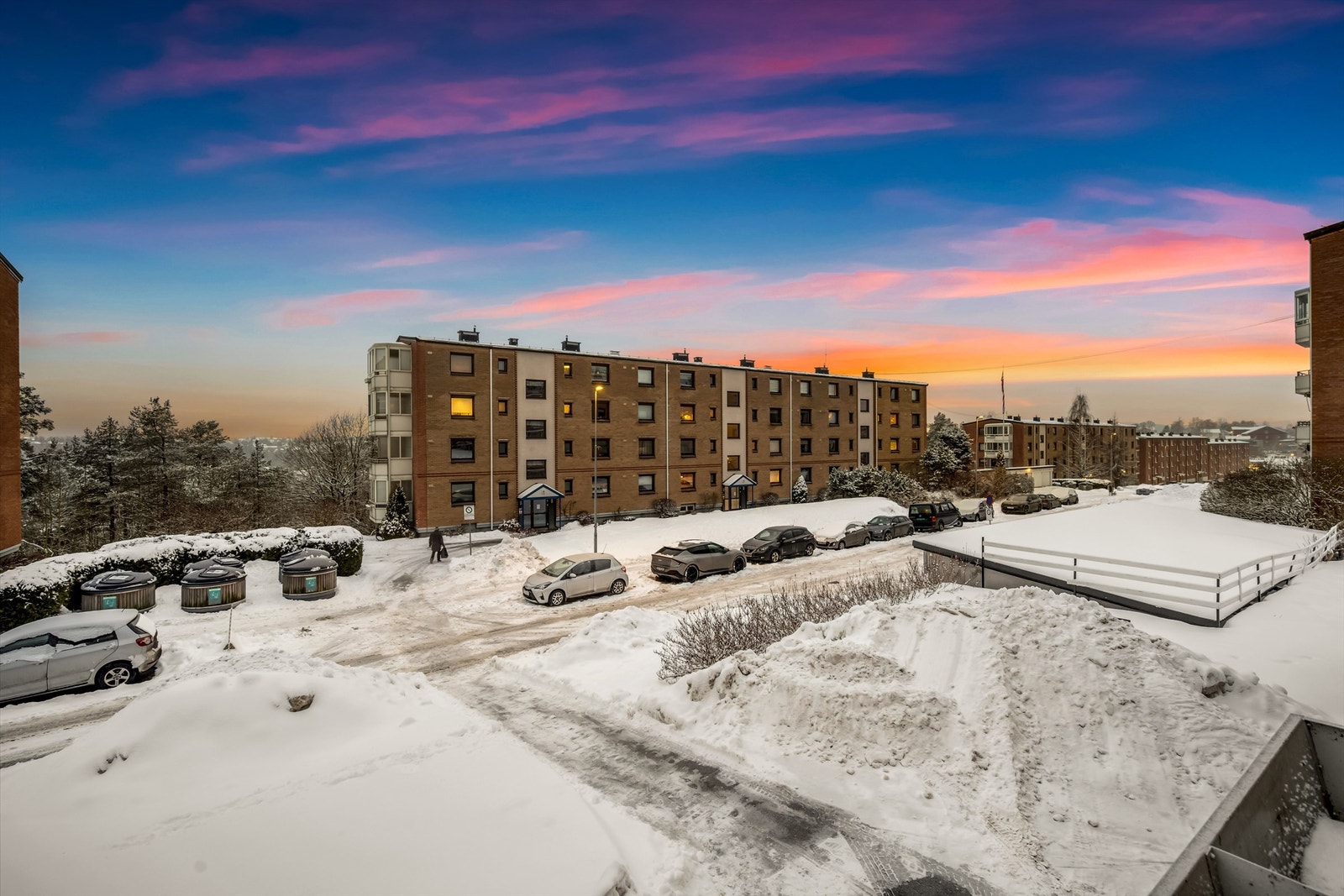 Leiligheten er en del av Skrenten Borettslag, et veldrevet borettslag med 240 boliger. Galleribilde
