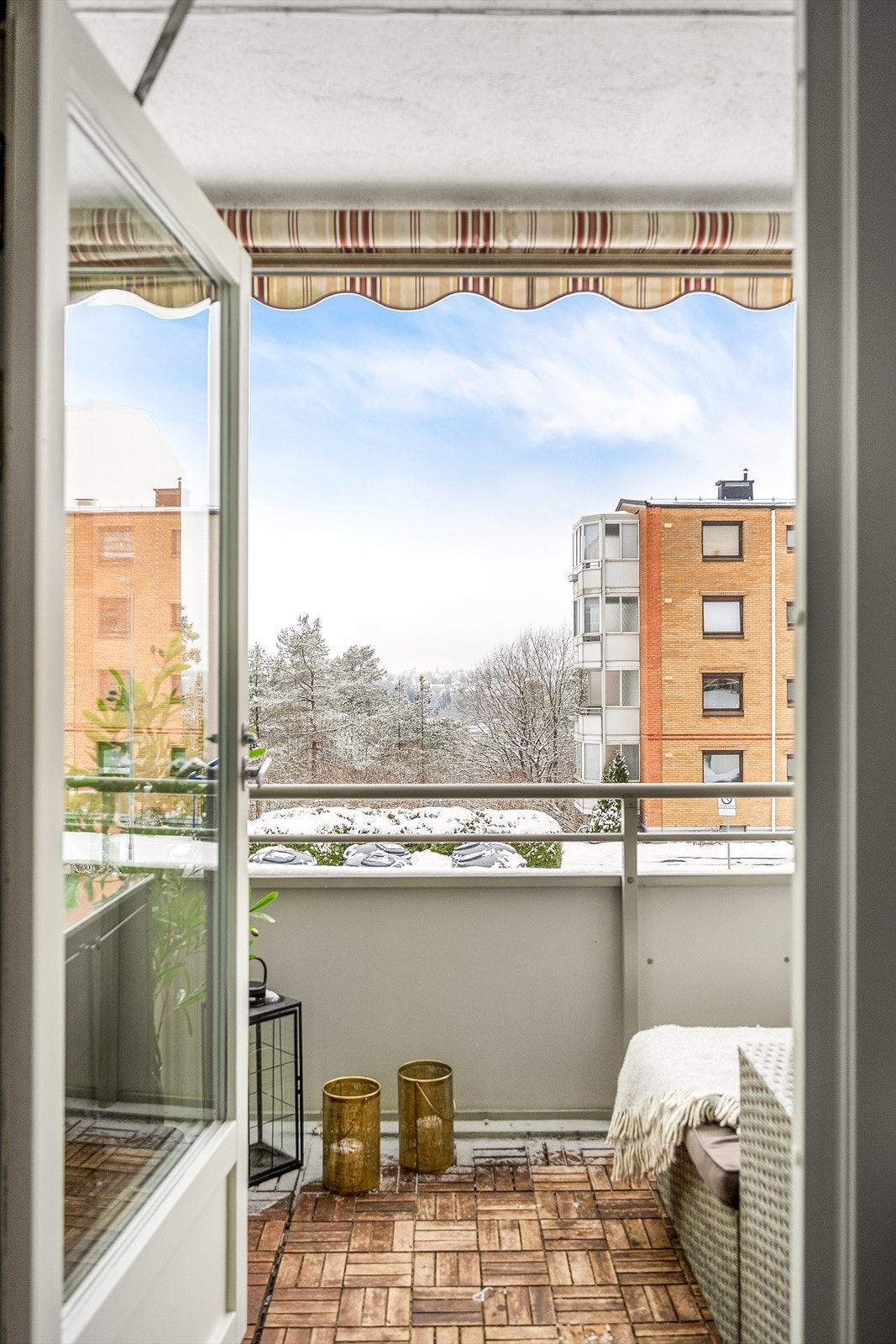 Balkongen har gode solforhold, med sol på ettermiddagen og kvelden. Galleribilde