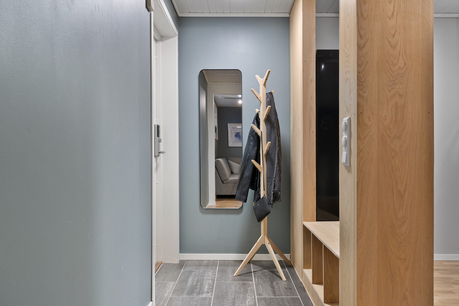 Egen påbygd og godkjent inngang til kjeller. Galleribilde