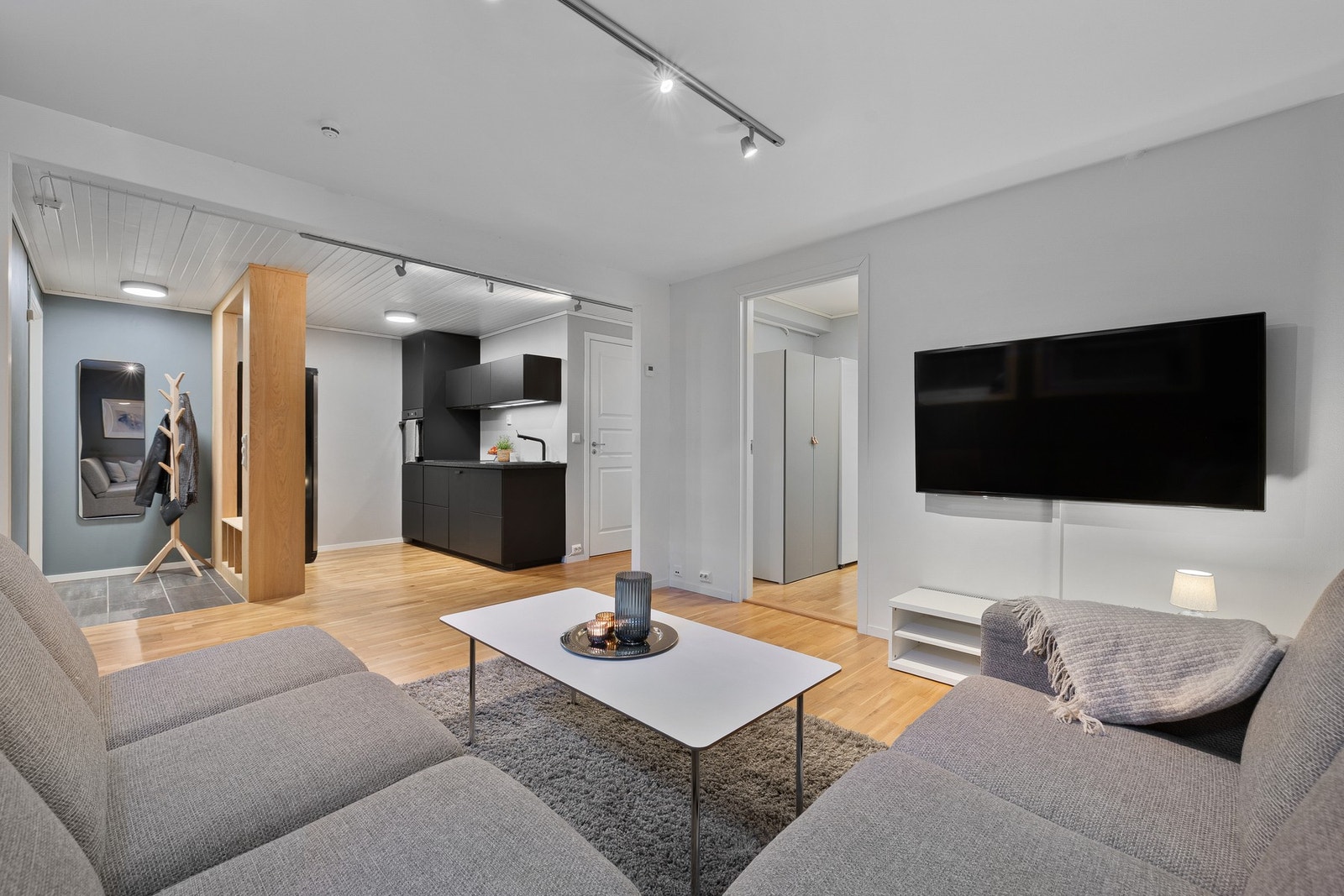 Kjeller er i dag innredet med stue, kjøkken, bad, soverom og vaskerom. Galleribilde