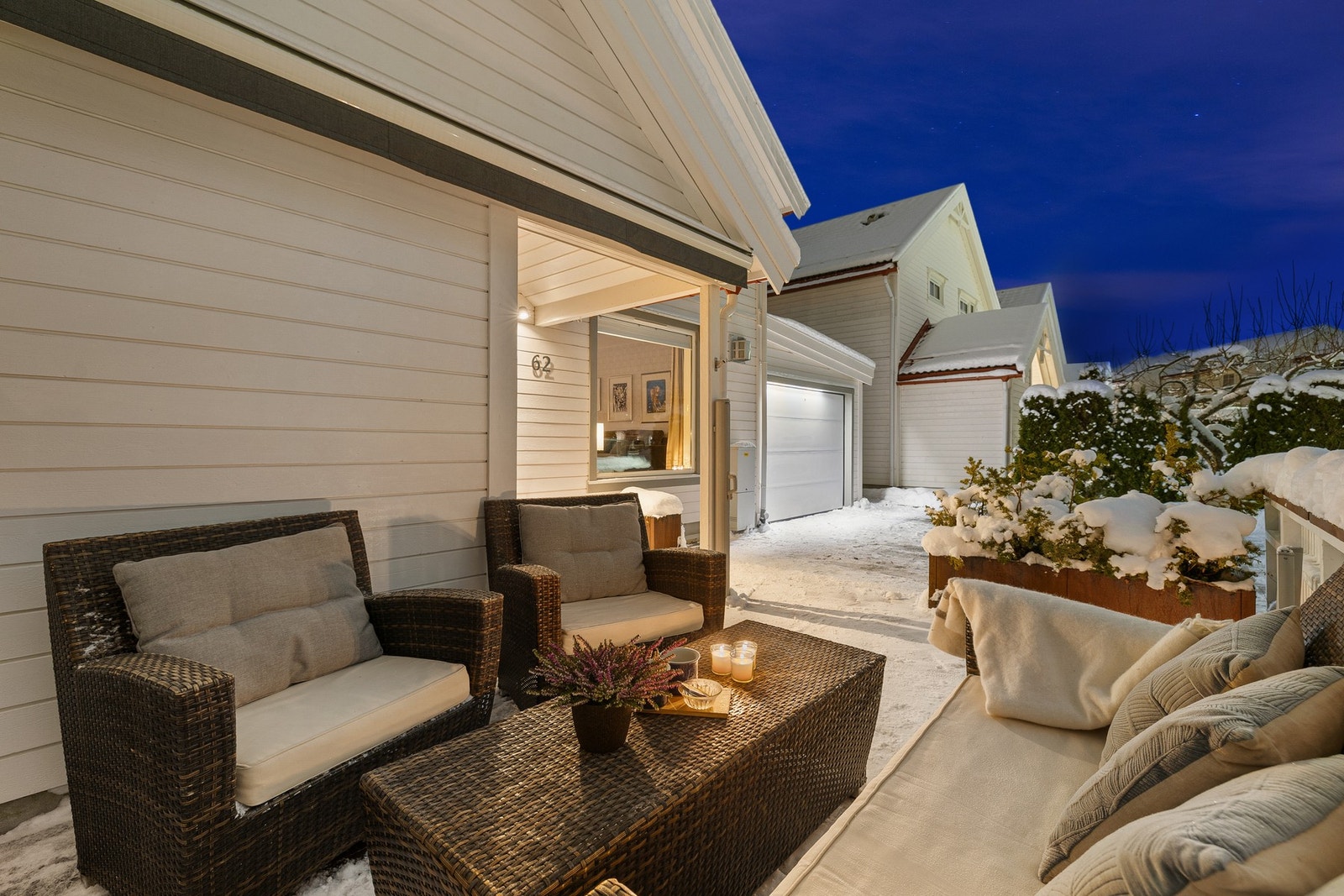 Her får du også en herlig terrasse ved inngangspartiet der du kan nyte både sommer- og vinterkvelder. Galleribilde