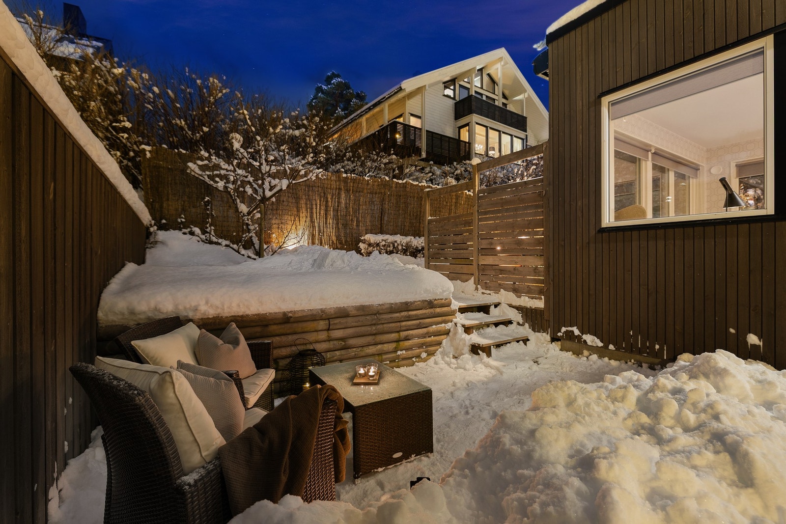 Her har du plass til ønsket utemøblement rundt hele utbygget. Galleribilde