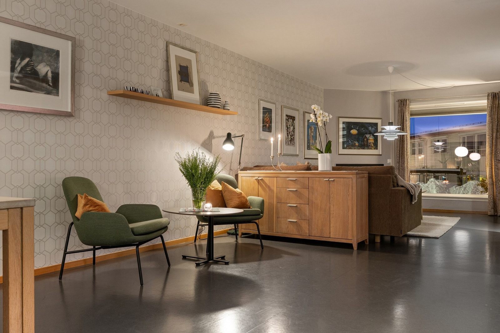 Den store stuen gir ypperlige møbleringsmuligheter. Galleribilde