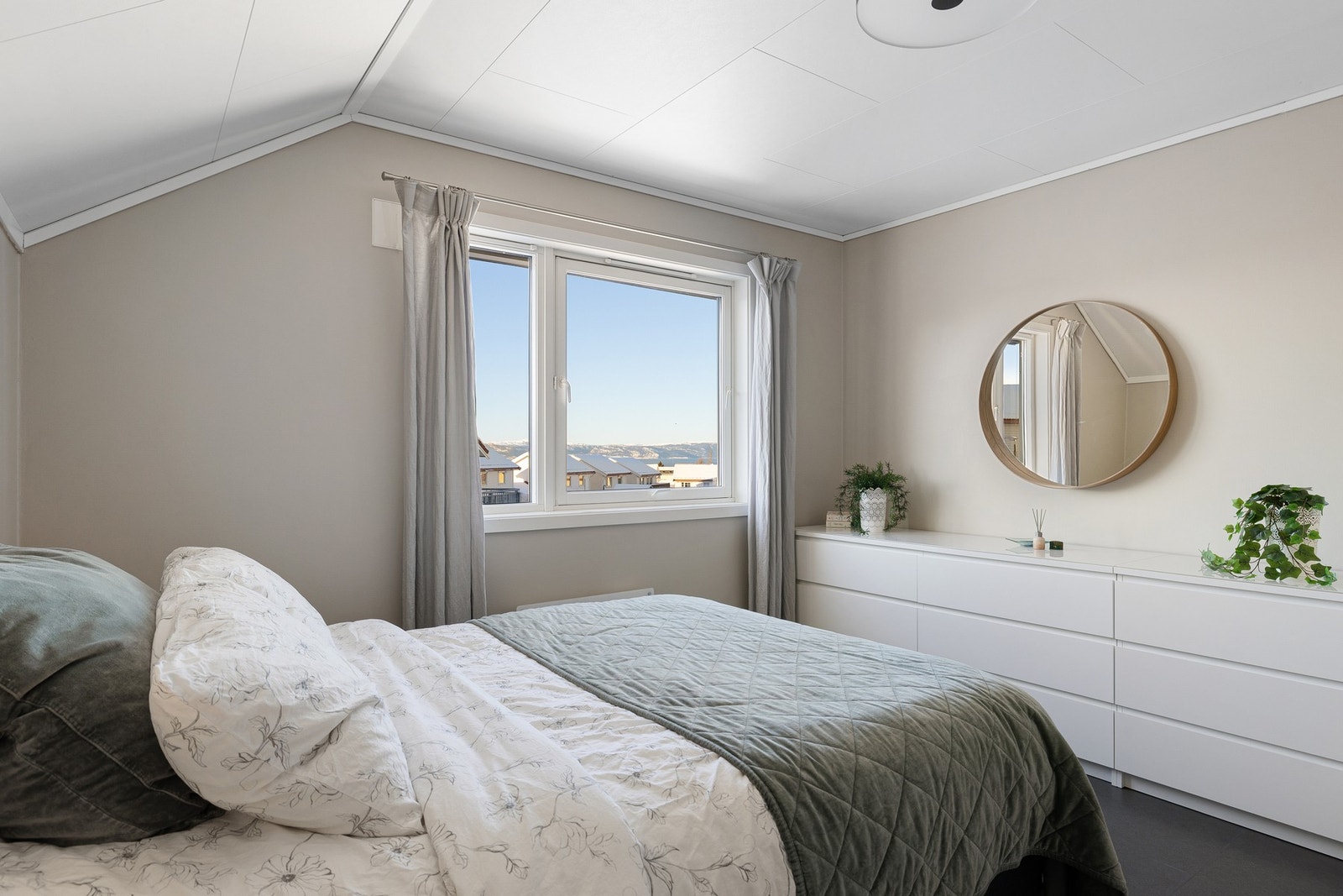 Soverommet er malt i lune og behagelige farger. Galleribilde