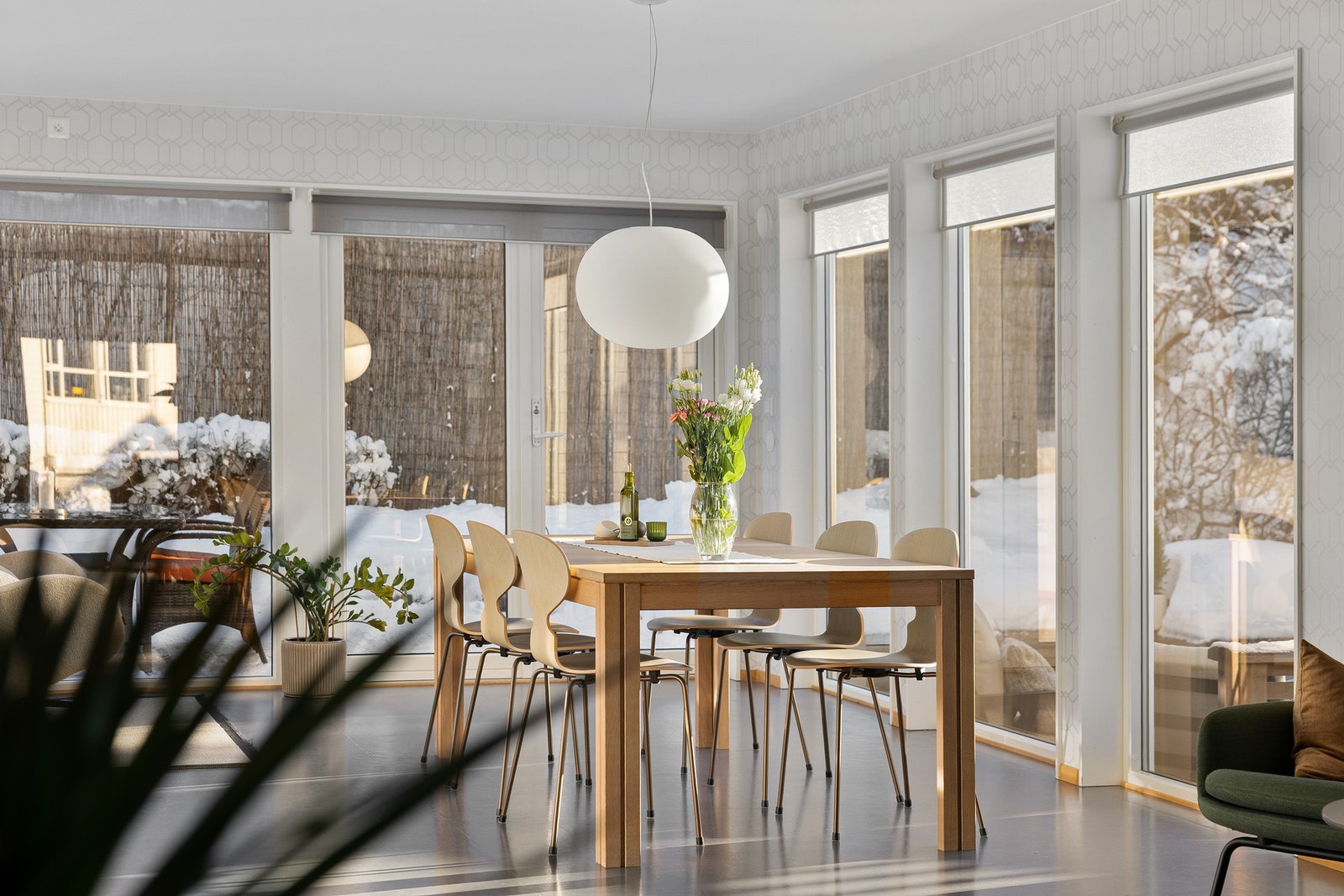 Her får du en åpen stue-/kjøkkenløsning på hele 56,5m². Galleribilde