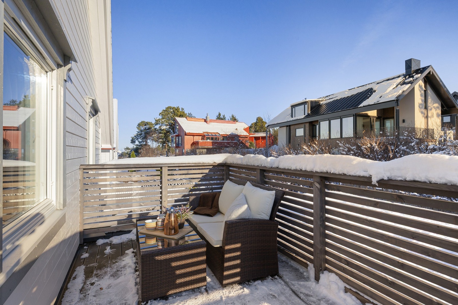 Fra soverommet har man utgang til en nydelig takterrasse på 8m². Galleribilde