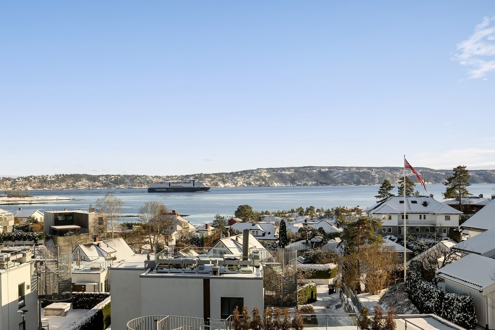 Velkommen til Fürsteveien 22 E - presentert av Christian L Mathiesen. Galleribilde