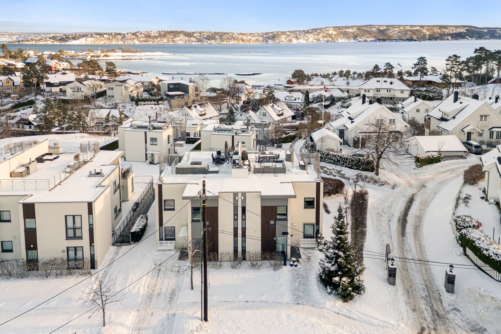 Her er det tatt hensyn til deg som ikke ønsker å bruke så mye tid til vedlikehold, snømåking og hagearbeid - i tillegg er det egen vaktmestertjeneste. Galleribilde