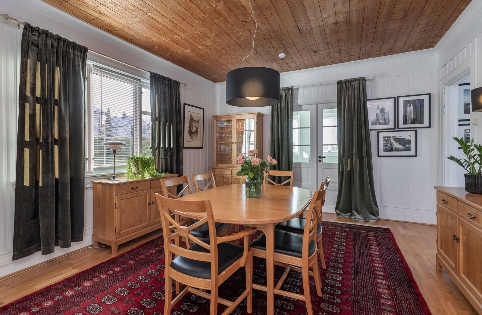 Romslig spisestue Galleribilde