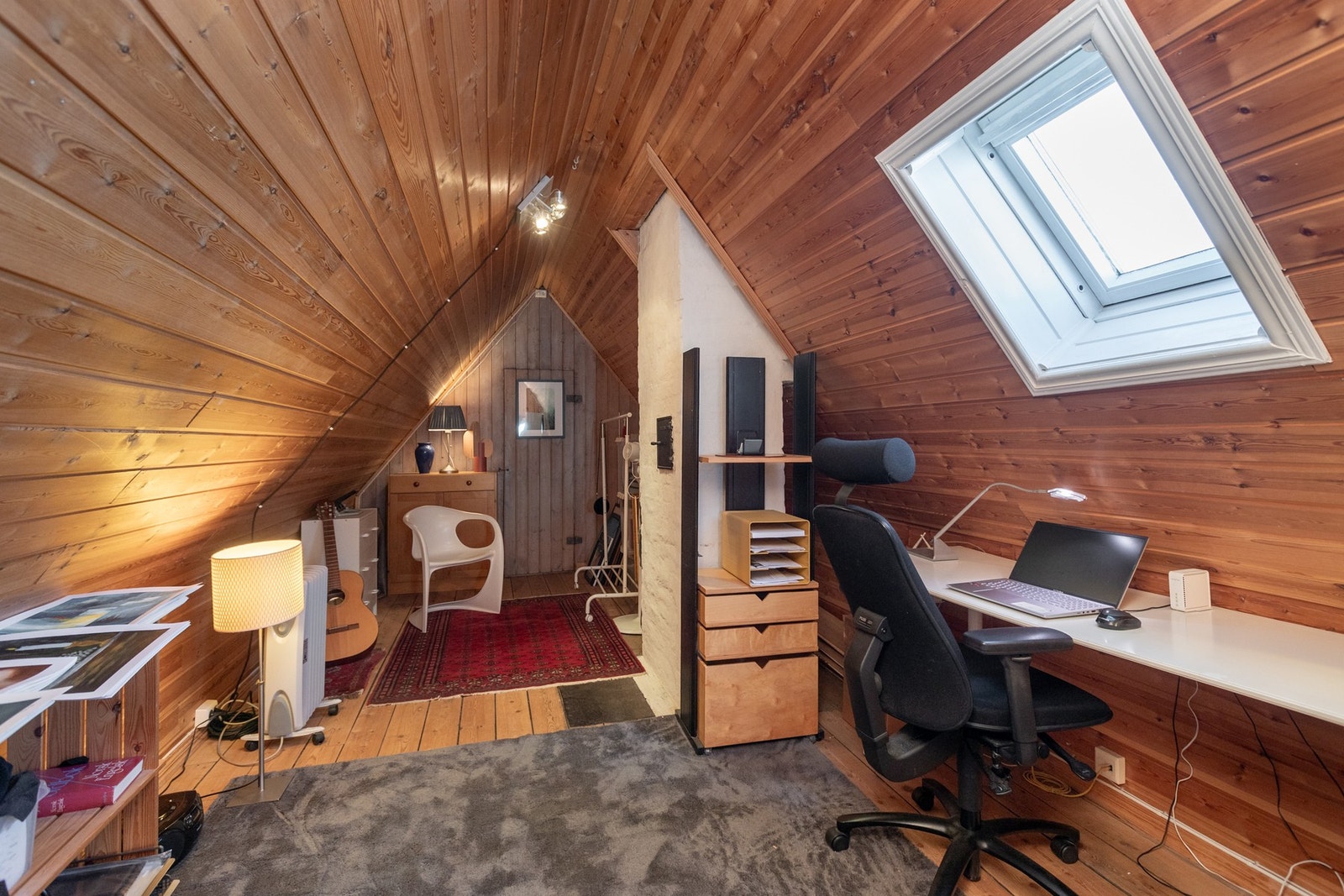 Loft brukes som kontor (NB! Ikke godkjent til varig opphold) Galleribilde