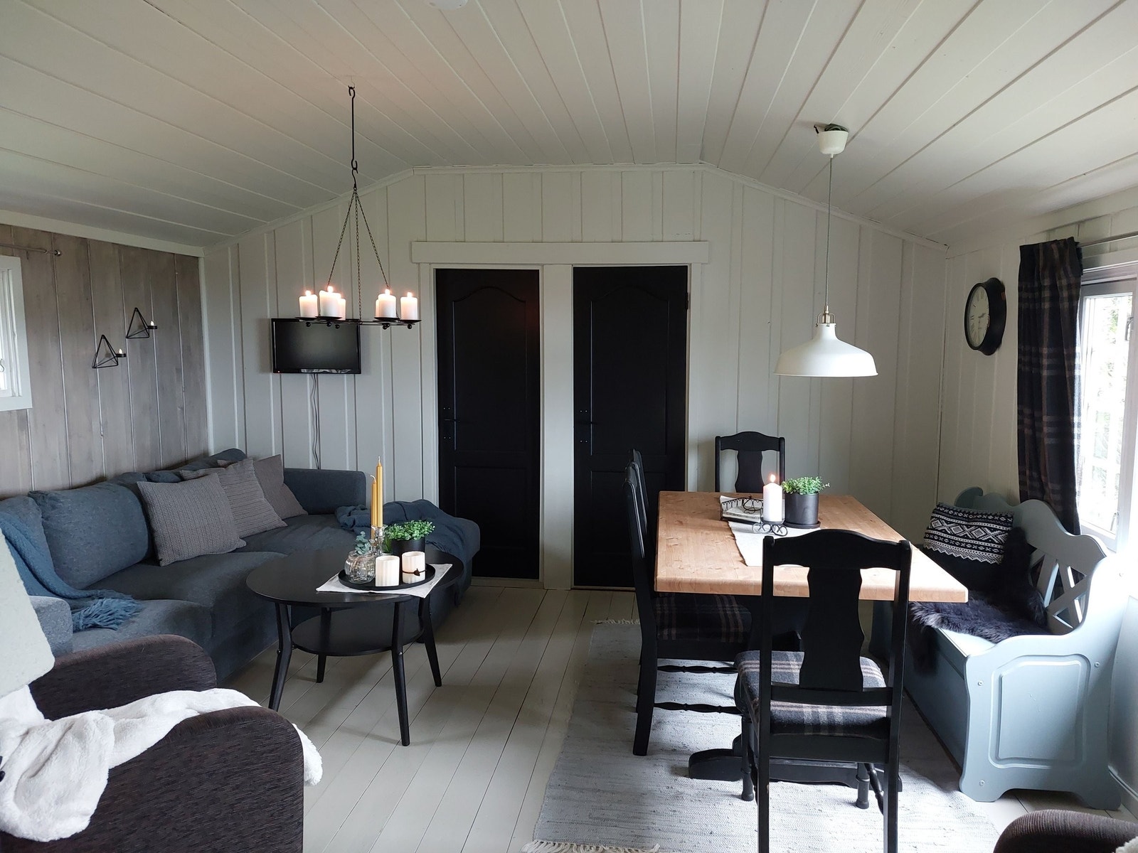 Koselig stue i moderne og behagelige farger. Galleribilde