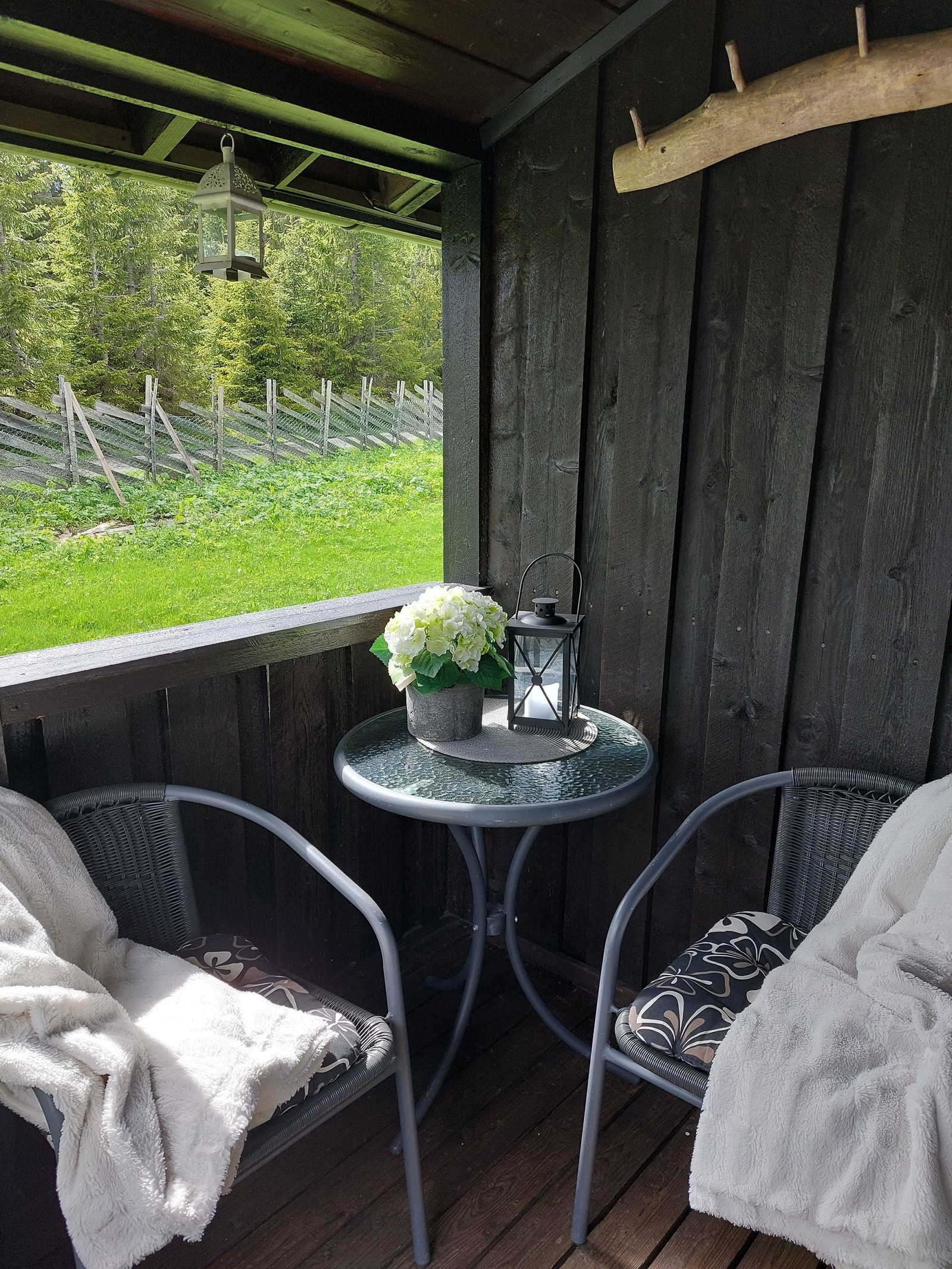 Overbygd inngangsparti. Galleribilde