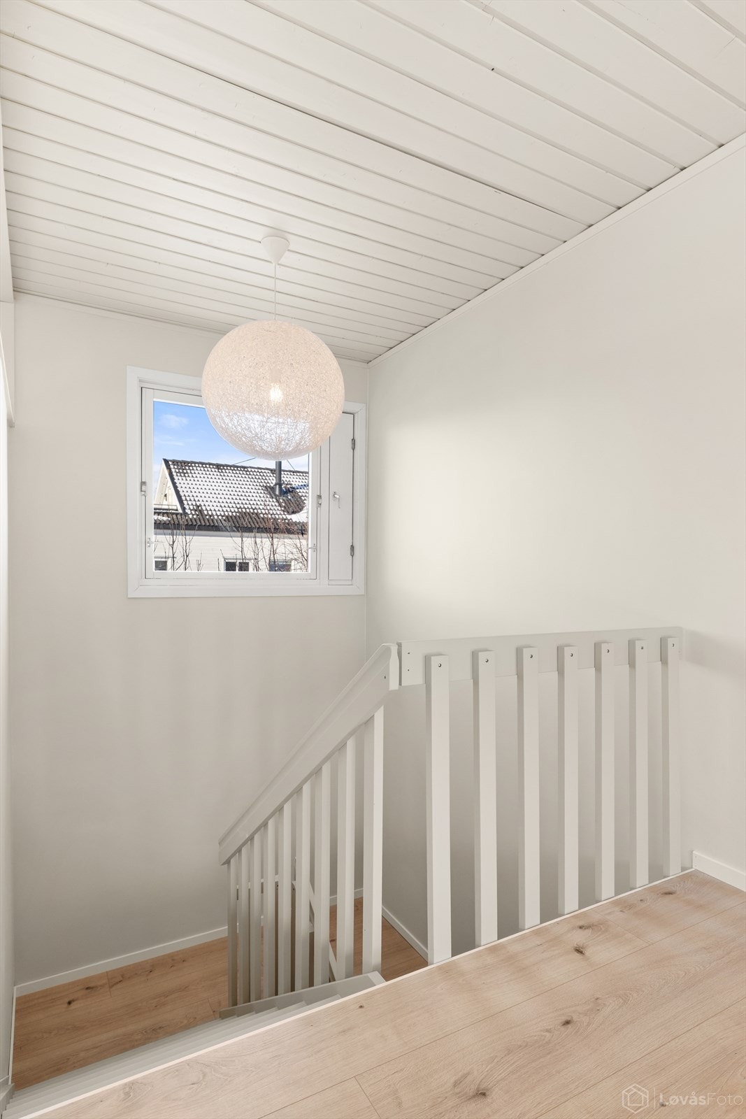 Trapp fra 1. etasje til underetasjen. Galleribilde