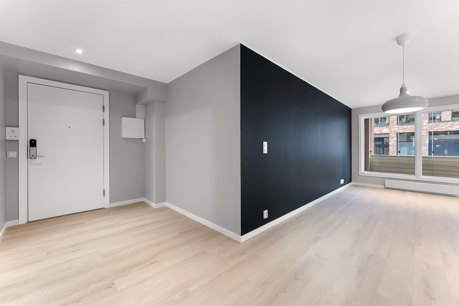 Praktisk kodelås på ytterdøren, noe som sørger for en tryggere og enklere hverdag. Galleribilde