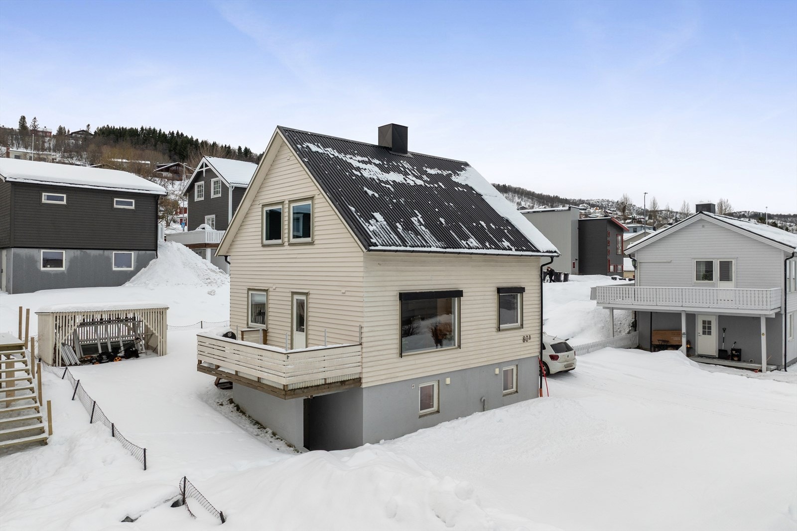 Eiendommen er i dag innredet og benyttet som hybelhus med totalt 8 soverom, hvorav ett med eget hybelkjøkken. Se pkt. ferdigattest. Galleribilde
