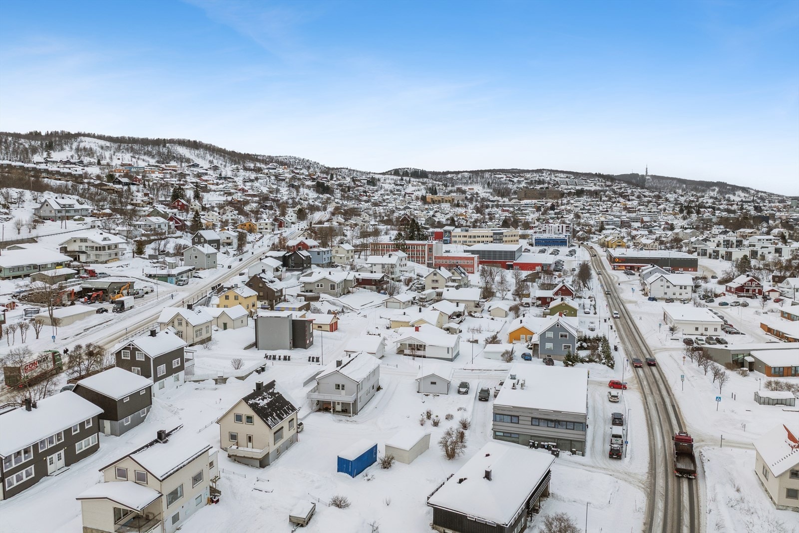 Her bor du i et populært og velfungerende nabolag med nærhet til alt du trenger i hverdagen, og samtidig med kort vei til natur og friluftsområder. Galleribilde