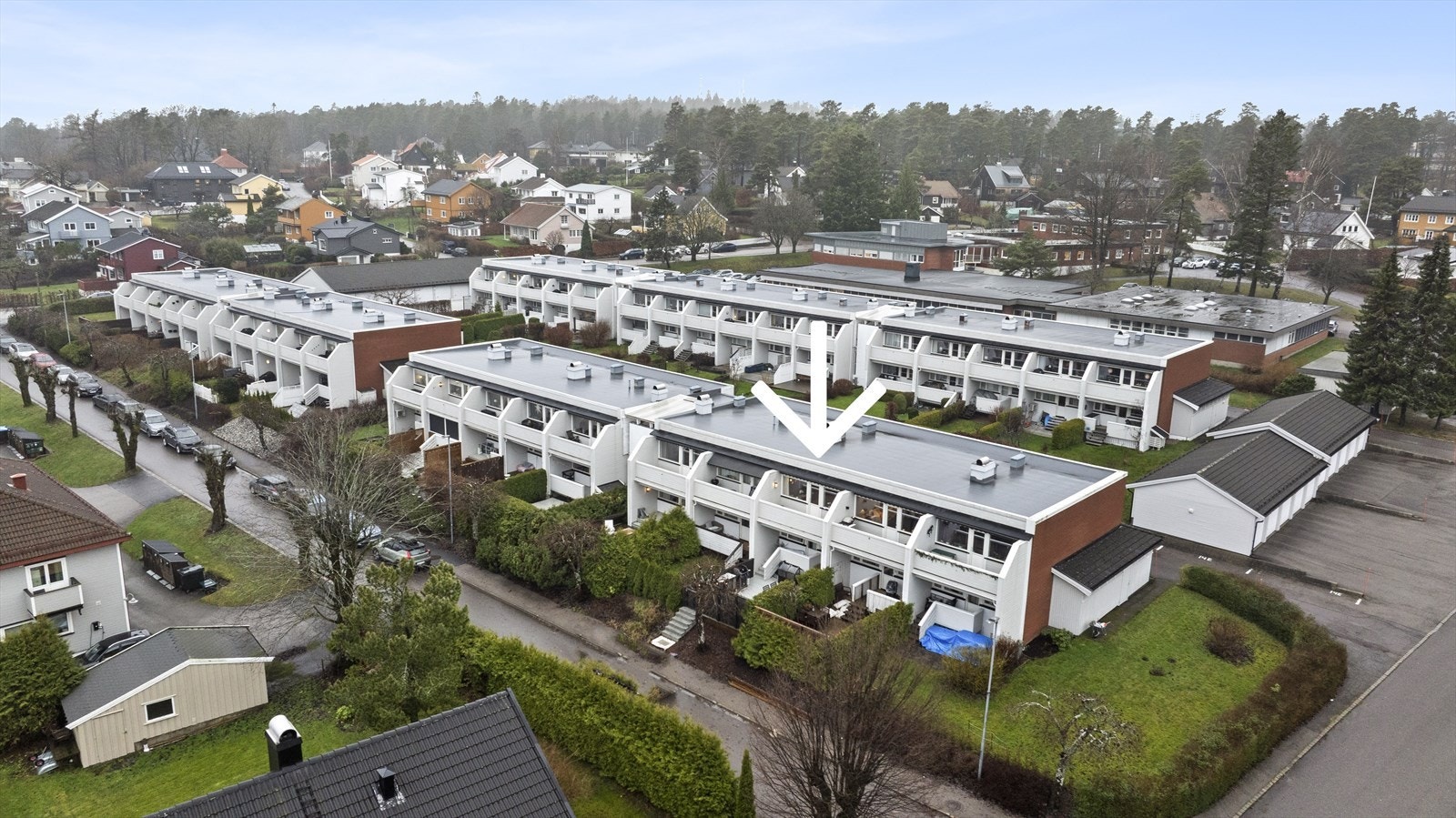 Eiendommen ligger meget attraktivt og sentralt på Solvang - En ypperlig beliggenhet for deg som ønsker å bo veldig sentralt med gangavstand til Tønsberg sentrum. Galleribilde