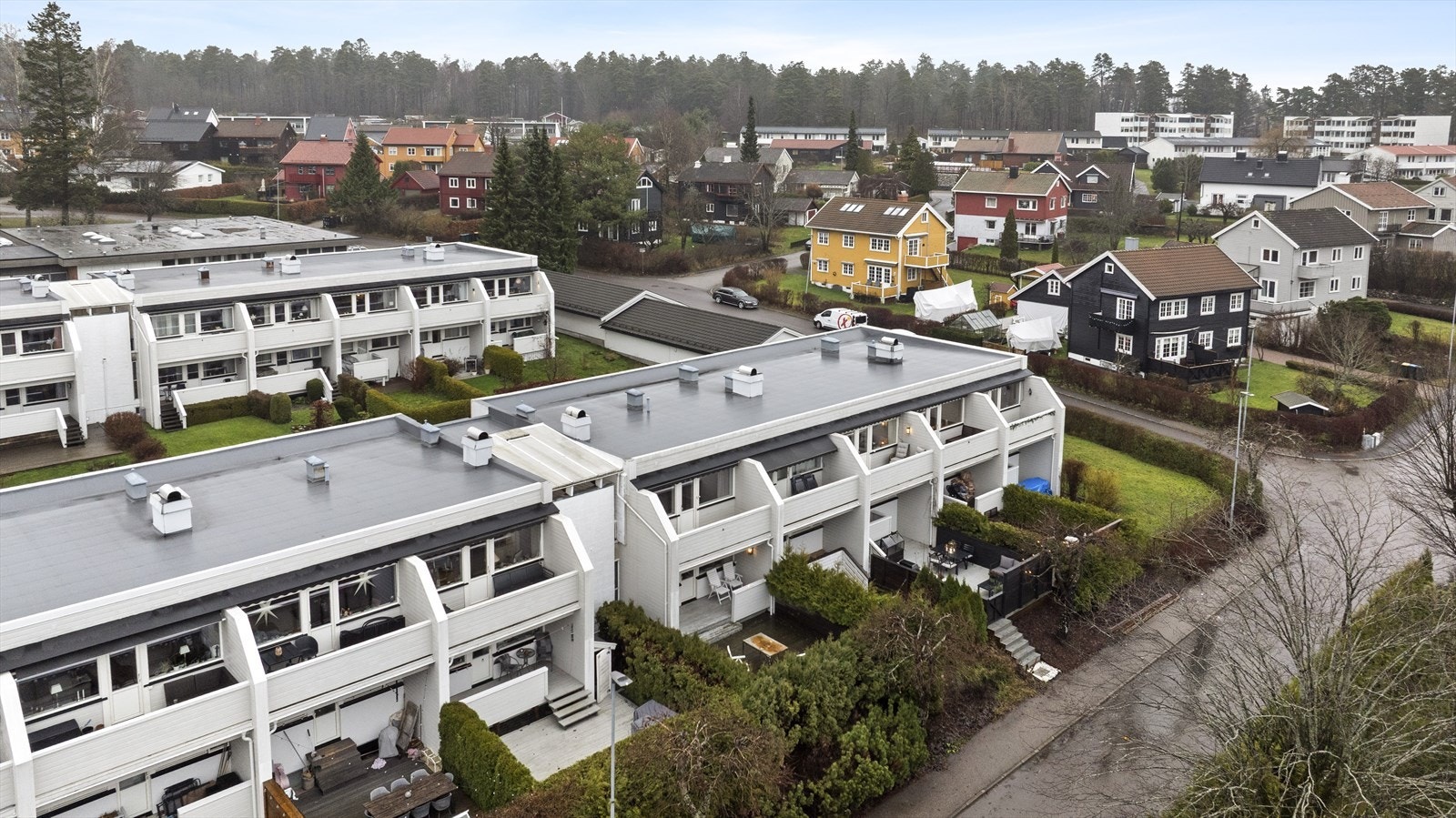 Et attraktivt sted å bo for både barnefamilier, par og enslige som ønsker en god kombinasjon av rolig bomiljø og praktisk hverdag. Galleribilde
