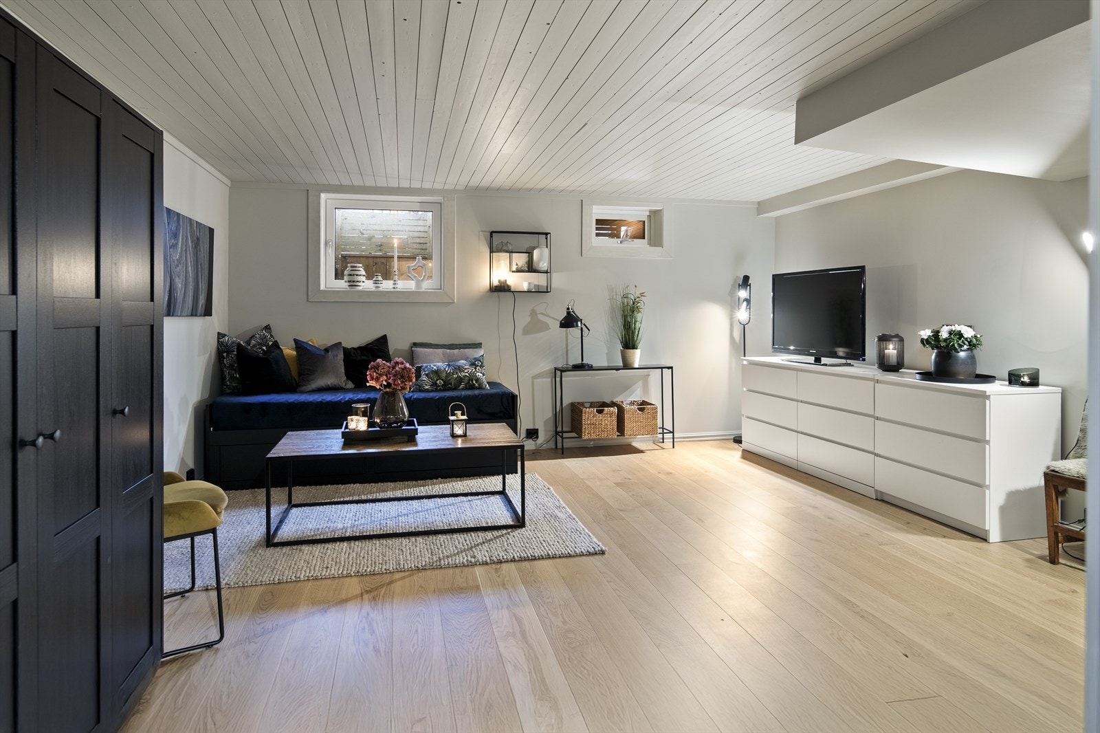 Kjelleren er innredet med blant annet en flott og praktisk stue. Galleribilde