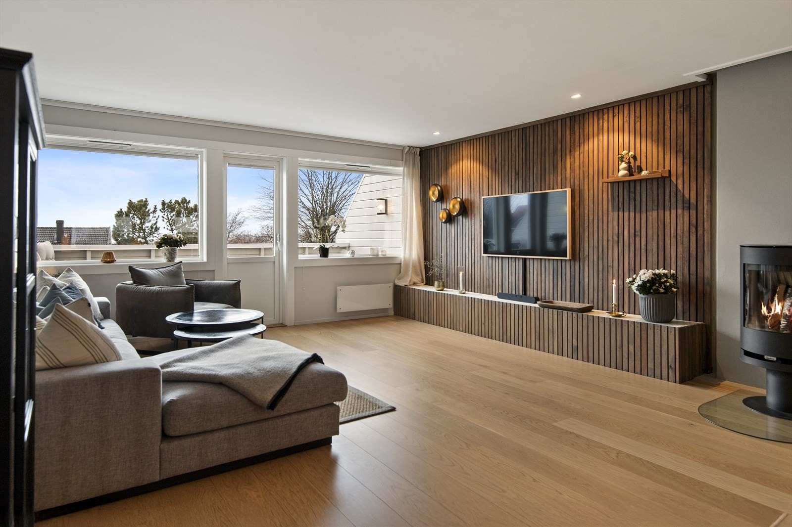 Hele 2. etasje har parkett og fremstår med god standard. Galleribilde