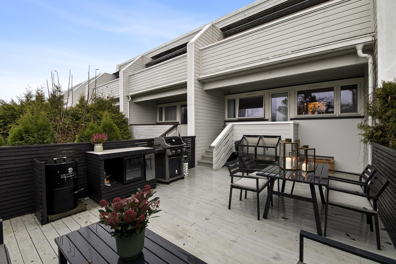 Boligen har en svært innbydende uteplass. Galleribilde