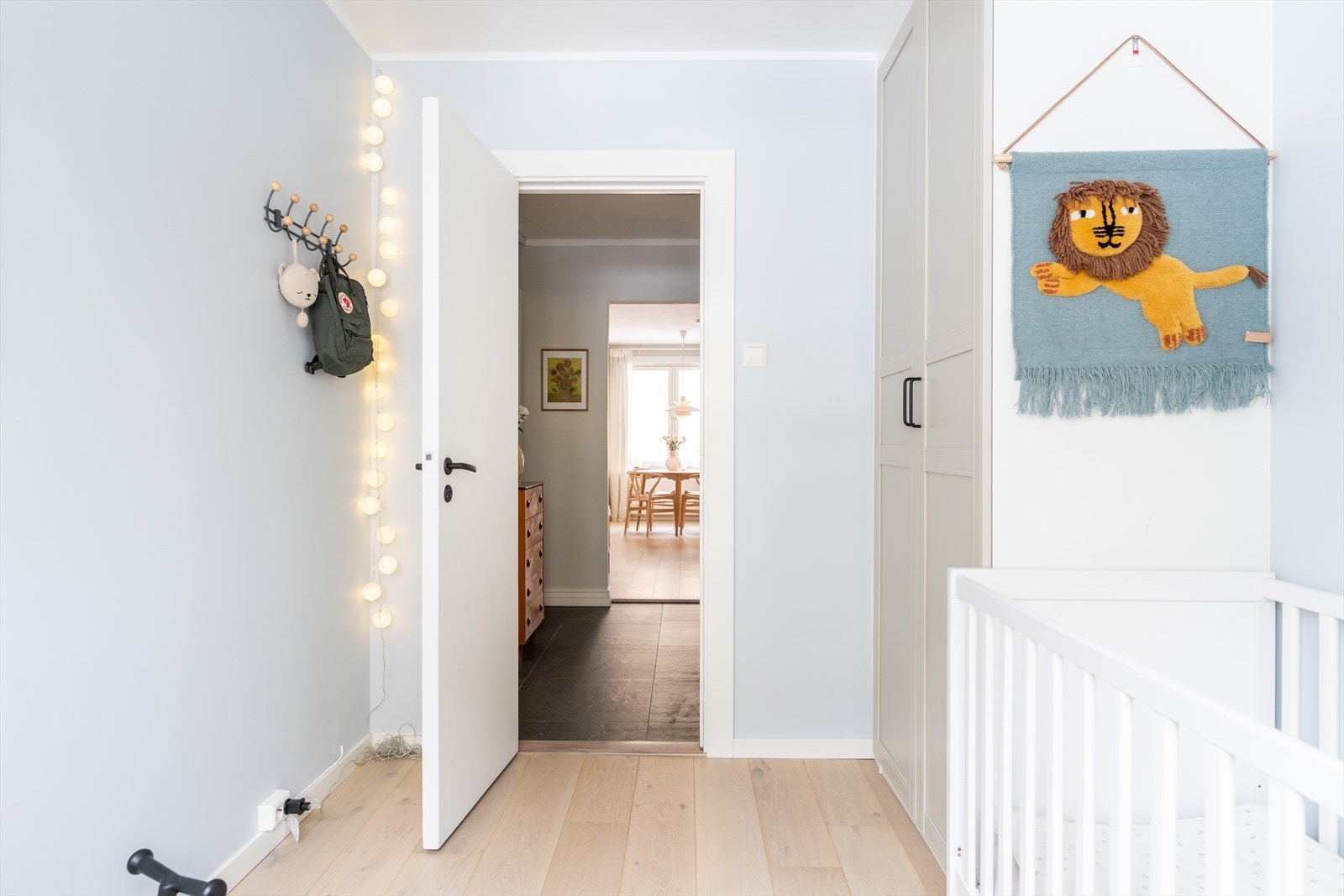 Soverom 2 - Kan enkelt tilpasses som barnerom, gjesterom eller hjemmekontor, avhengig av dine behov og preferanser. Galleribilde