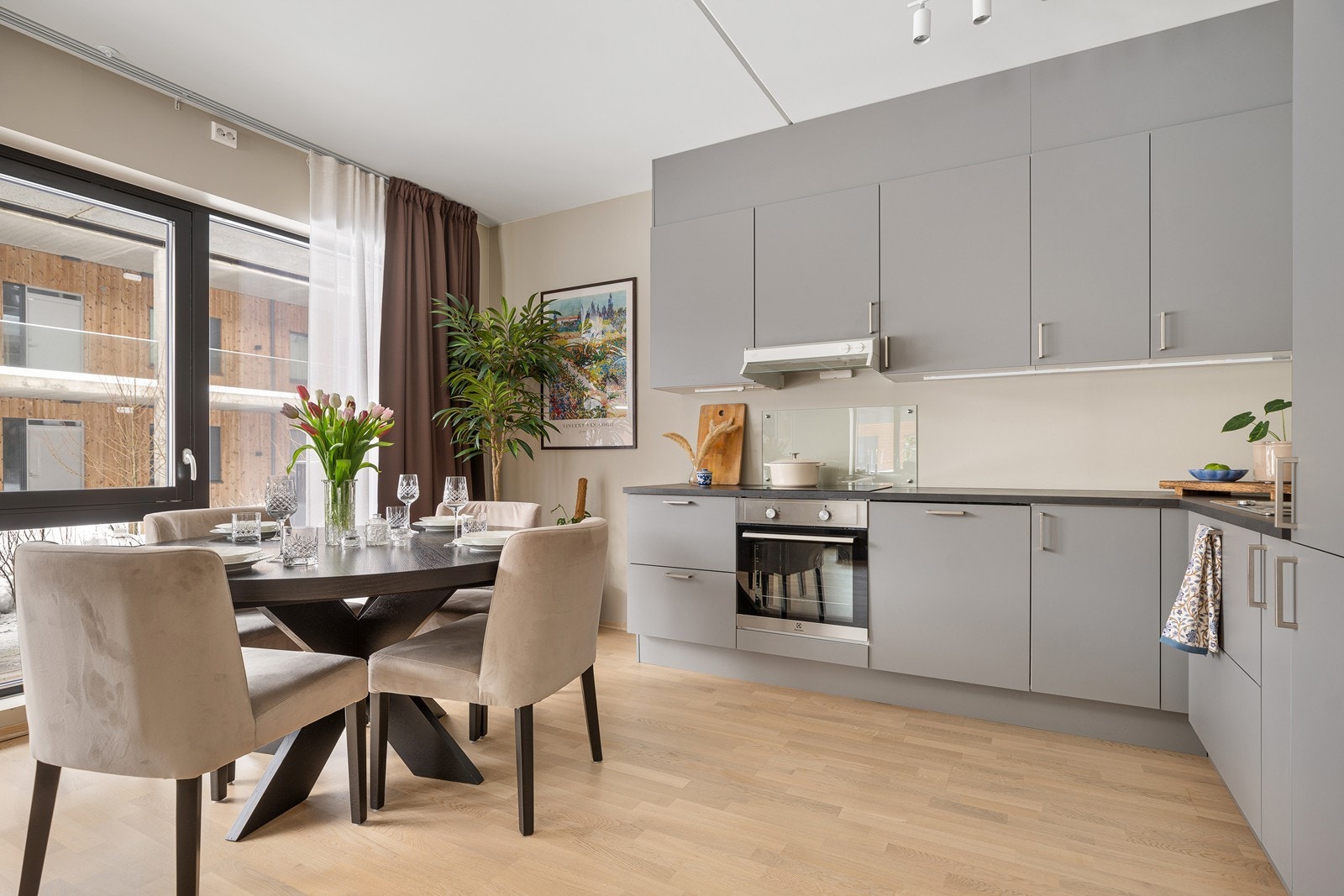 Det er god plass til å innrede med koselig spisegruppe Galleribilde