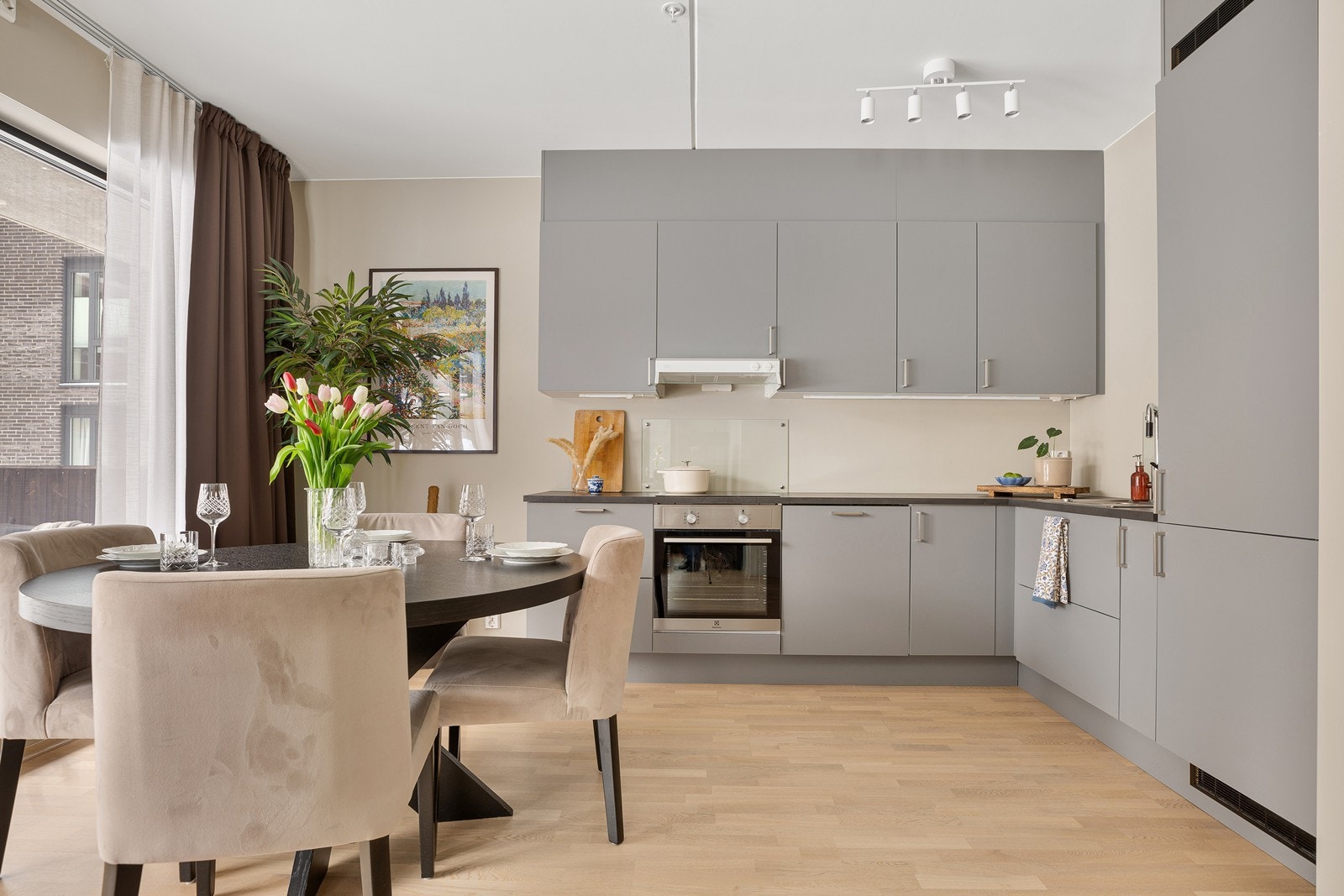 Lekkert kjøkken fra HTH med gode oppbevaringsmuligheter Galleribilde