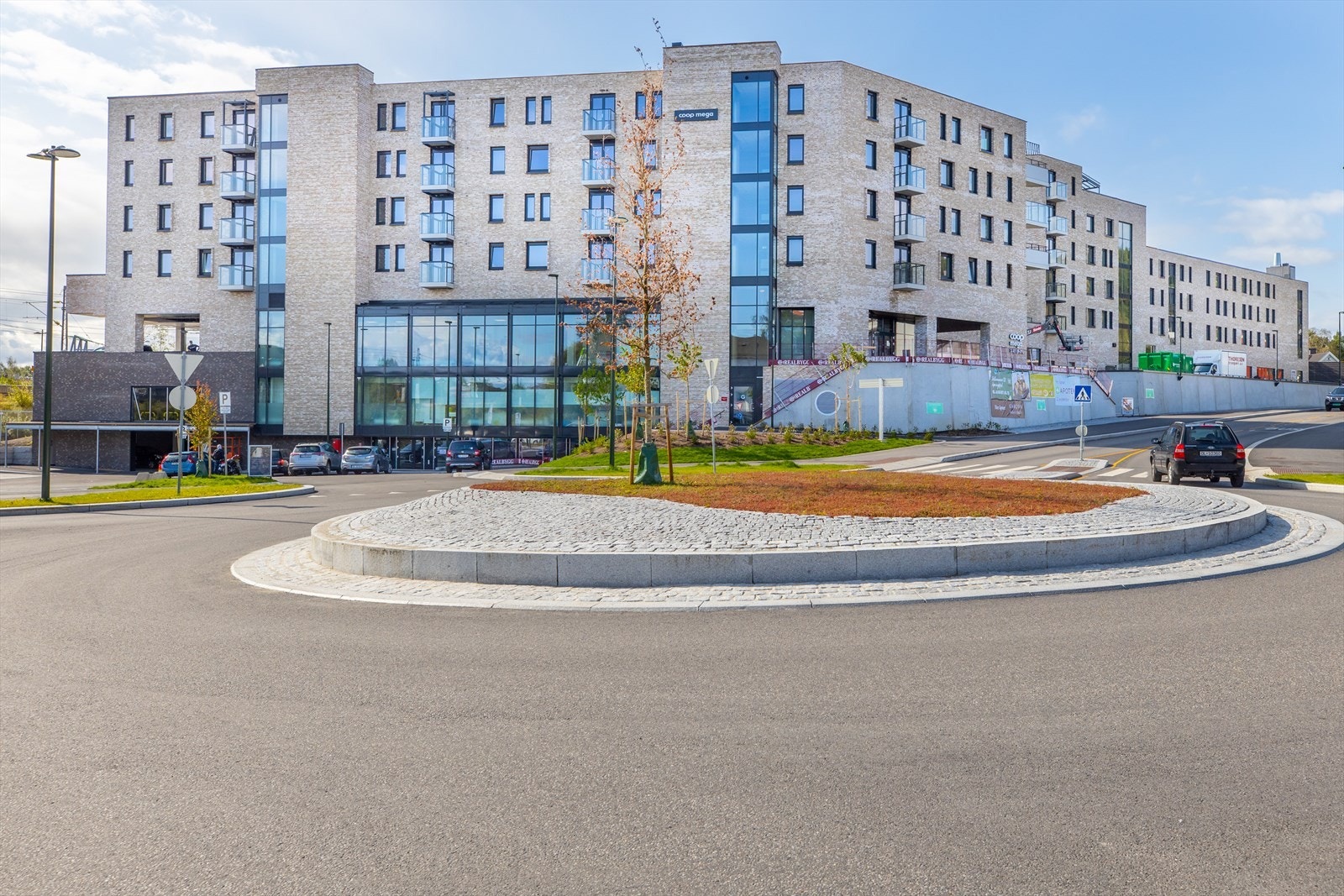 Dagligvarehandelen kan gjøres på Coop Mega Fjellhamar torg. Galleribilde