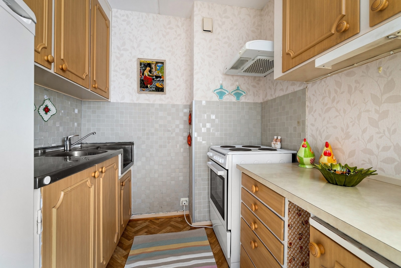 Under overskapene er det satt inn belysning og stikkontakter Galleribilde