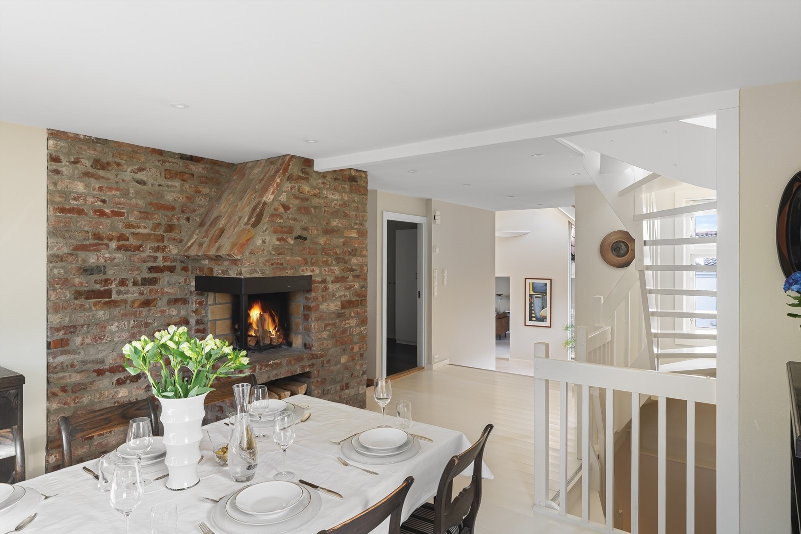 Luftige og åpne løsninger med et herlig lysinnslipp Galleribilde