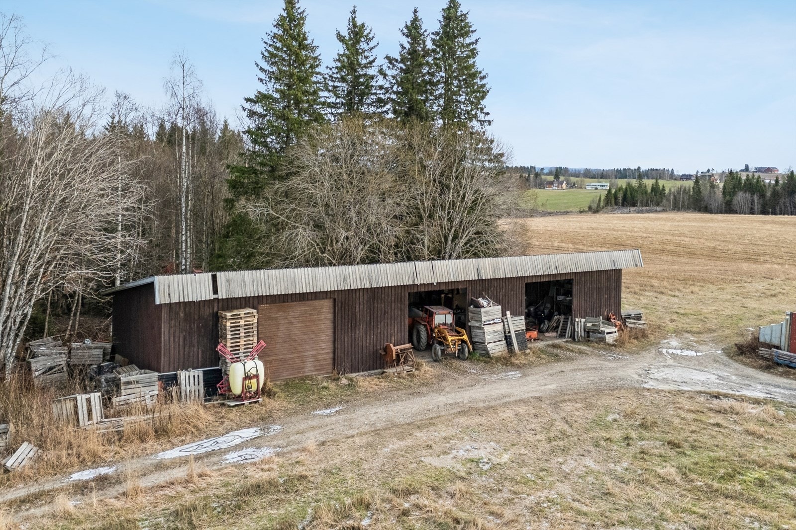 Redskapshus øst for gårdstunet Galleribilde