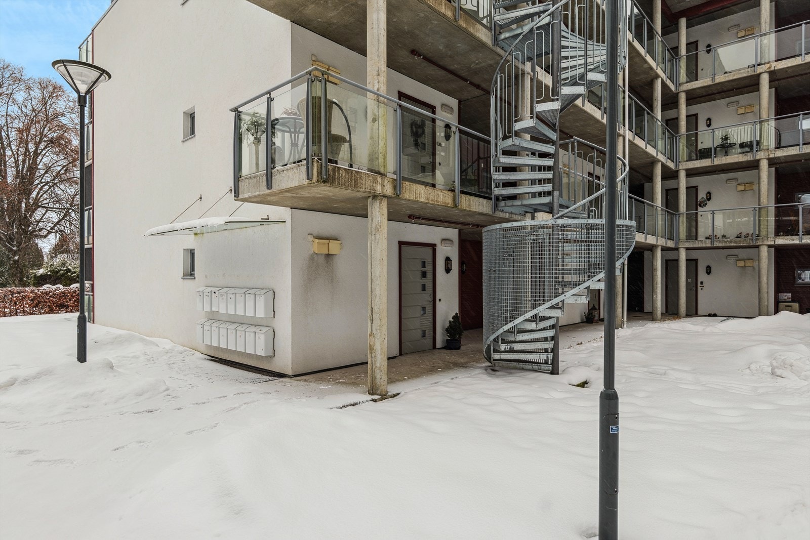 Egen uteplass ved inngangspartiet som vender mot nord. Galleribilde