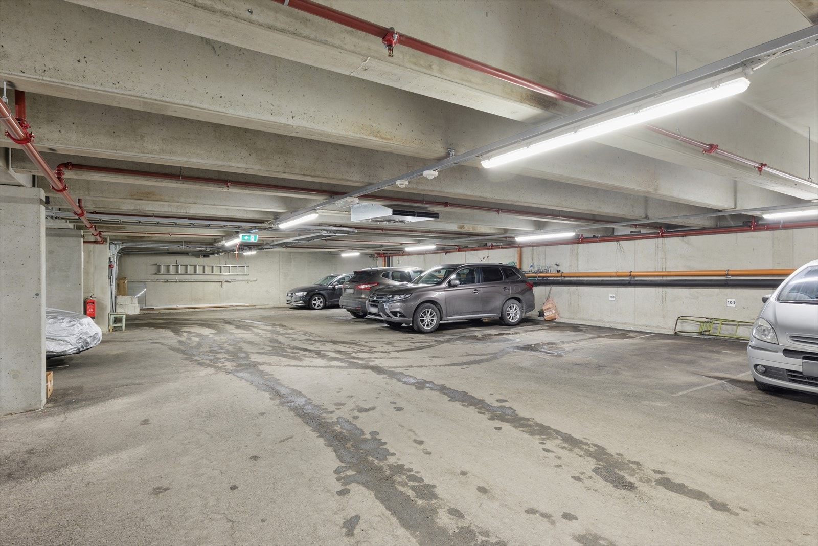 Sameiet disponerer pakeringsplasser. Ta kontakt med styret evt. meglerforetaket for nærmere informasjon. Galleribilde