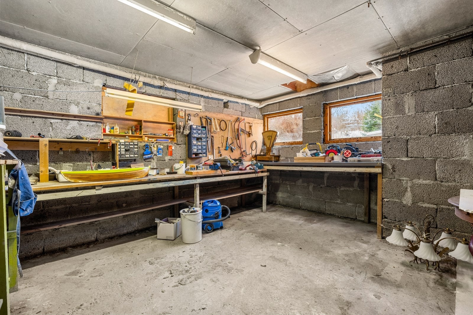 Disponibelt kjellerrom Galleribilde