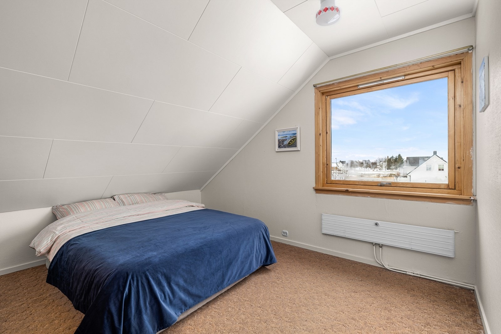 Soverom 2, loft, mot vest Galleribilde