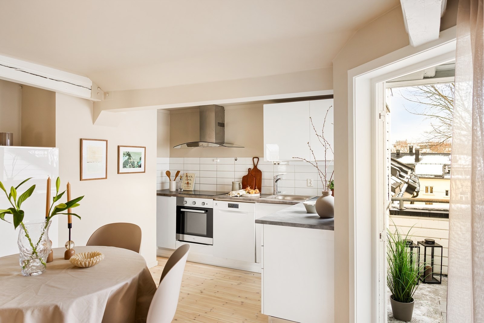 Her er det også utgang til boligens takterrasse. Galleribilde