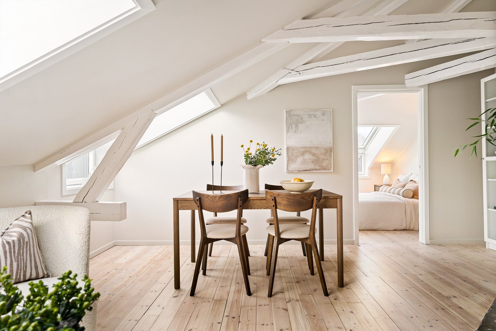 Det er også plass spisebord for hyggelige måltider og sosiale sammenkomster. Galleribilde