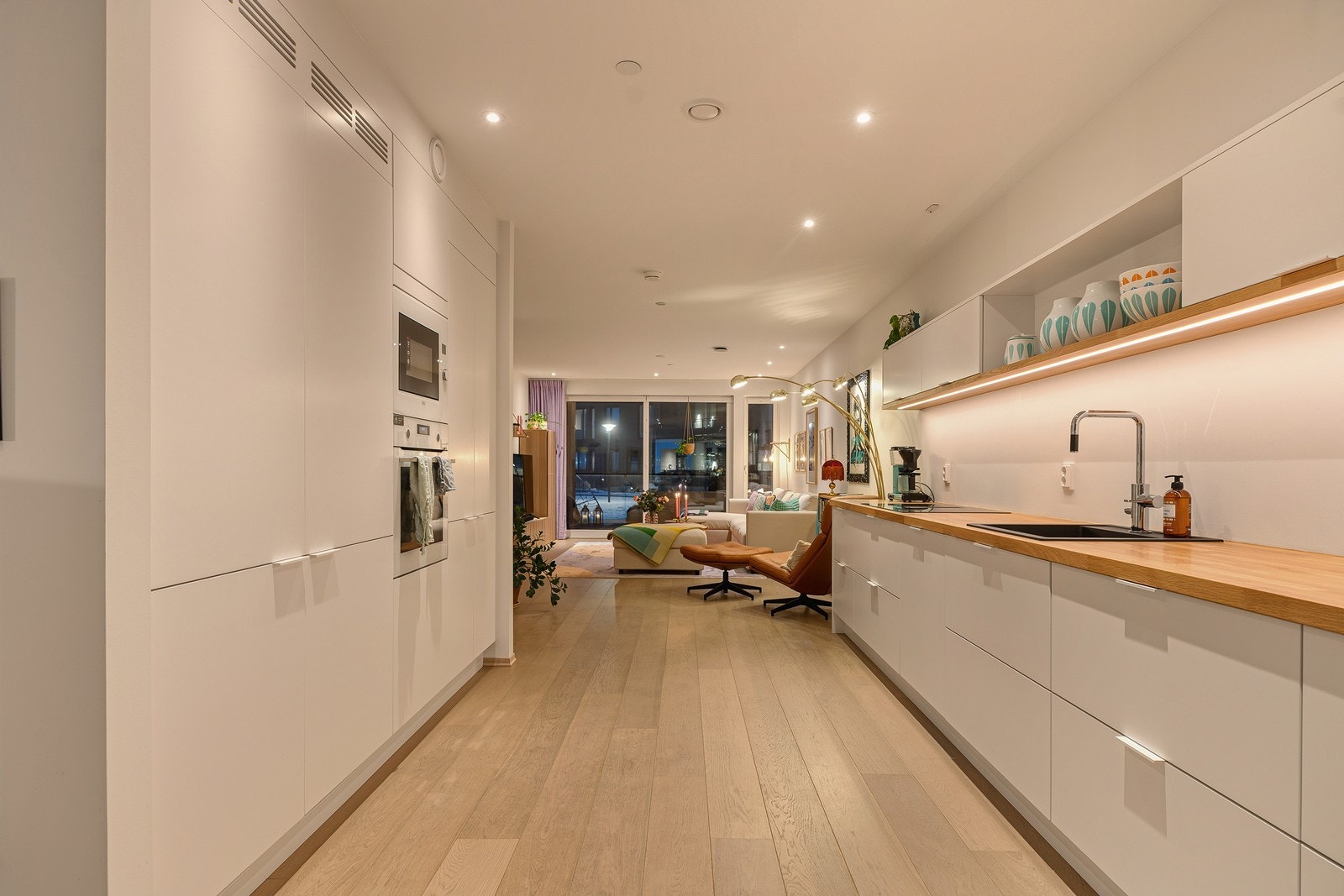 Her får du en rålekker og påkostet leilighet med gjennomtenkte løsninger og flotte tilvalg som er tilpasset hverdagen! Galleribilde