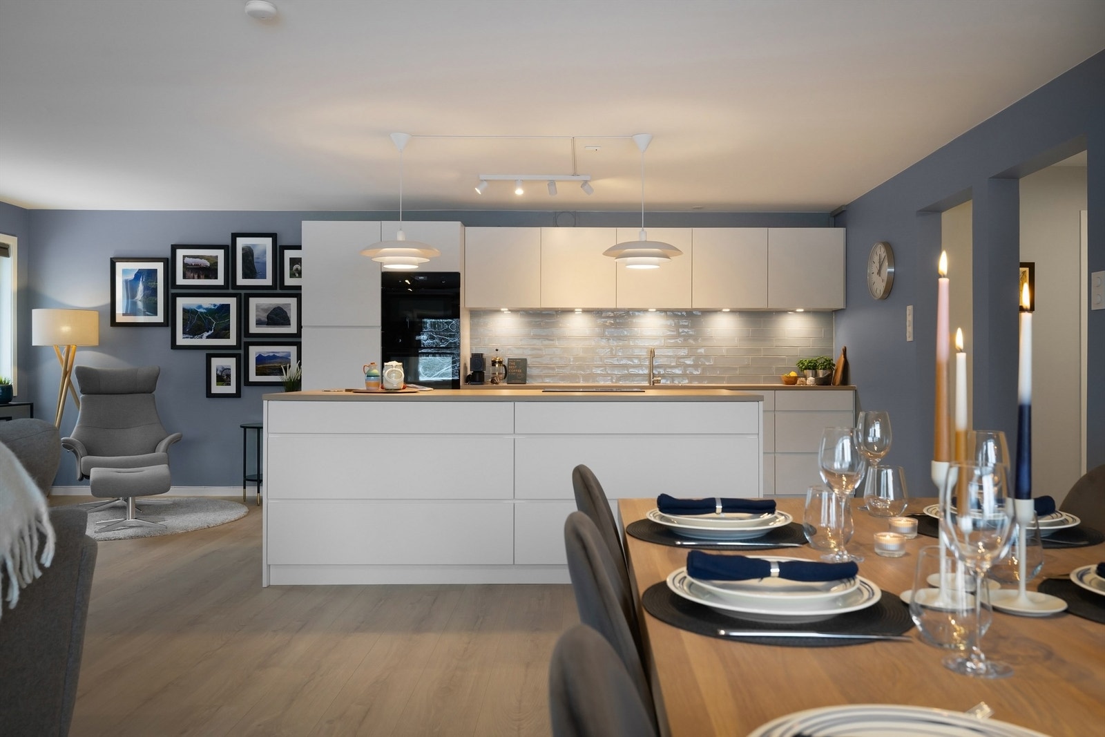 Det er montert komfyrvakt og waterguard på kjøkkenet. Galleribilde