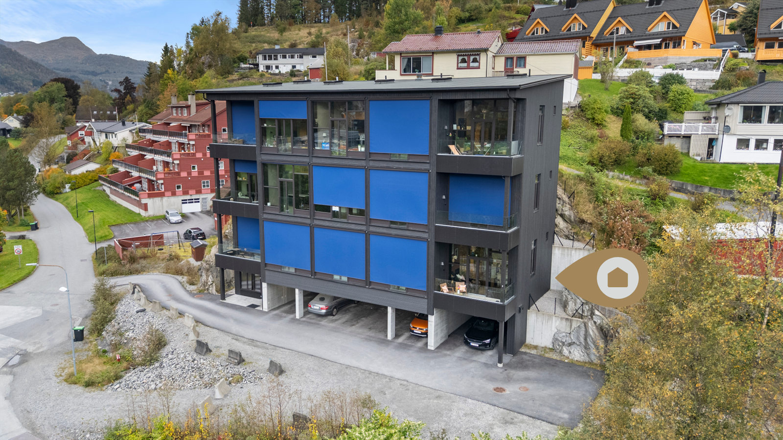 - Det vil bli endringer på uteområdet som følge av Førdepakken. Endringen vil omfatte tun/oppkjørsel mot Angedalsvegen. - Galleribilde