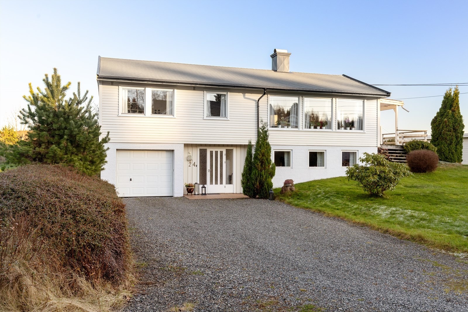 Sesong bildene ble tatt i høst. Boligen har for øvrig ikke vært ute for salg tidligere og er først nå annonsert for salg. Galleribilde