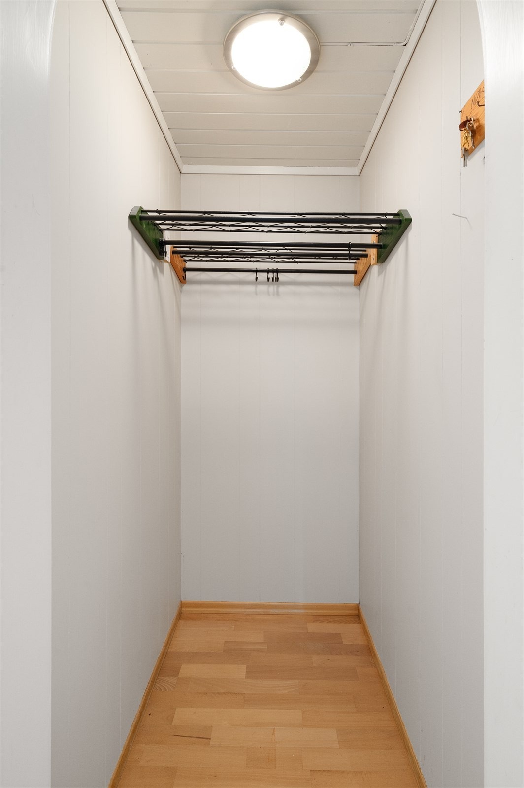 Inntil hallen er det også en egen nisje for klesoppbevaring. Galleribilde