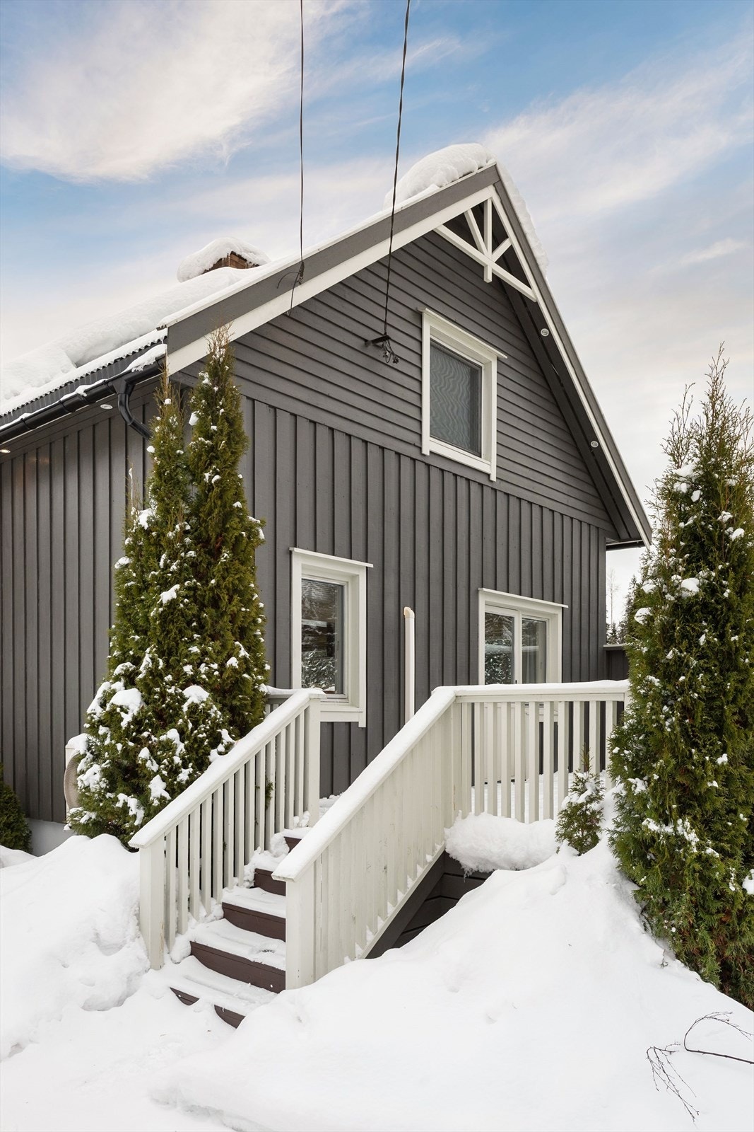 Terrasse med tilgang både fra gårdplass og stue. Galleribilde