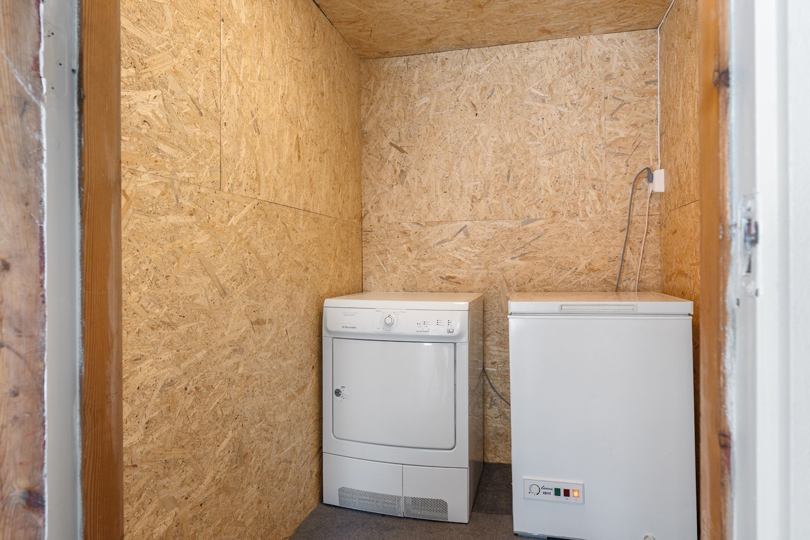 Bod ved inngangsparti - Her har man god plass til lagring eller for eksempel ekstra kjøl/frys. Galleribilde