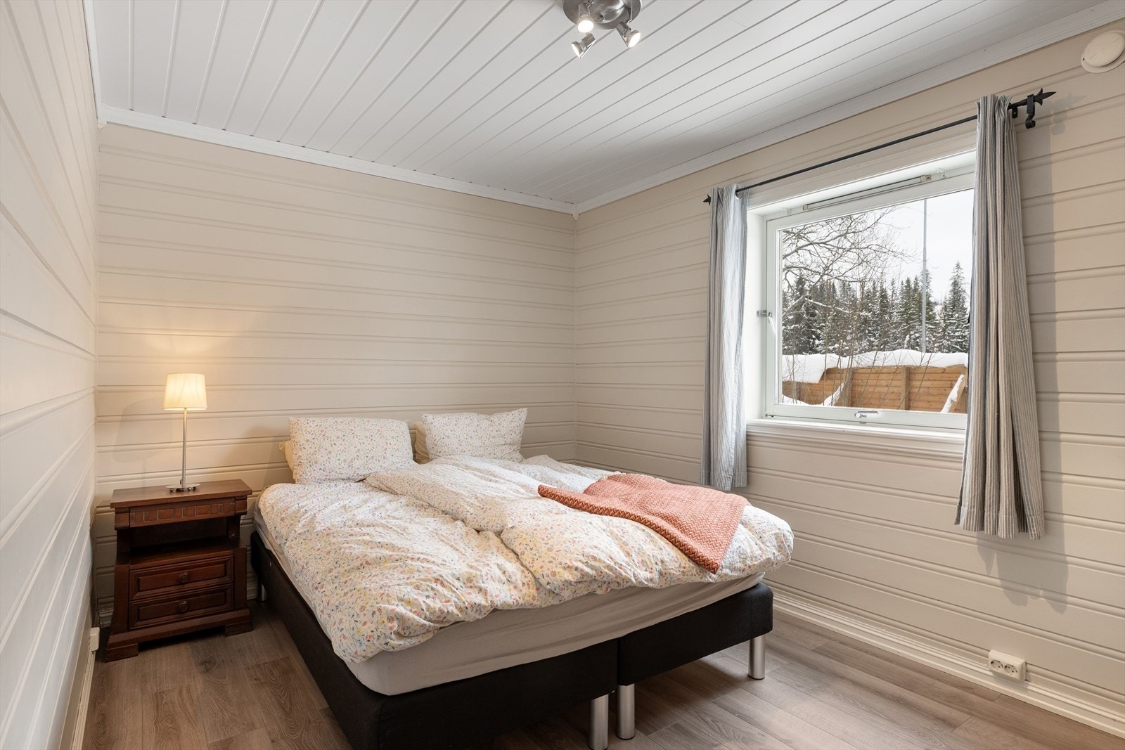 Naturlig hovedsoverom i 1. etasje - Lyst og innbydende. Galleribilde