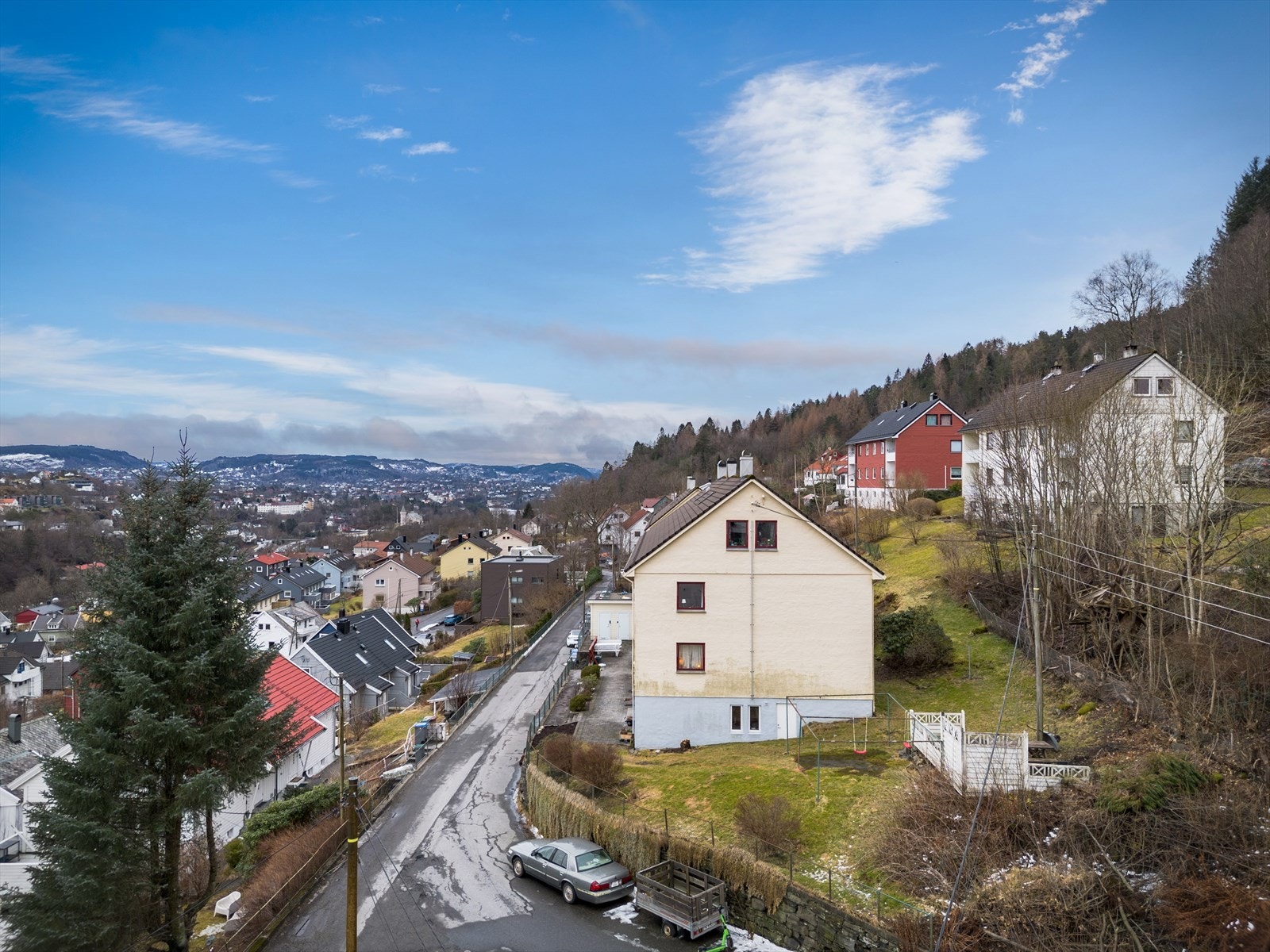 - Ellers er det 14 minutters gange til bybanestopp hvor bybanen linje 2 går - Galleribilde