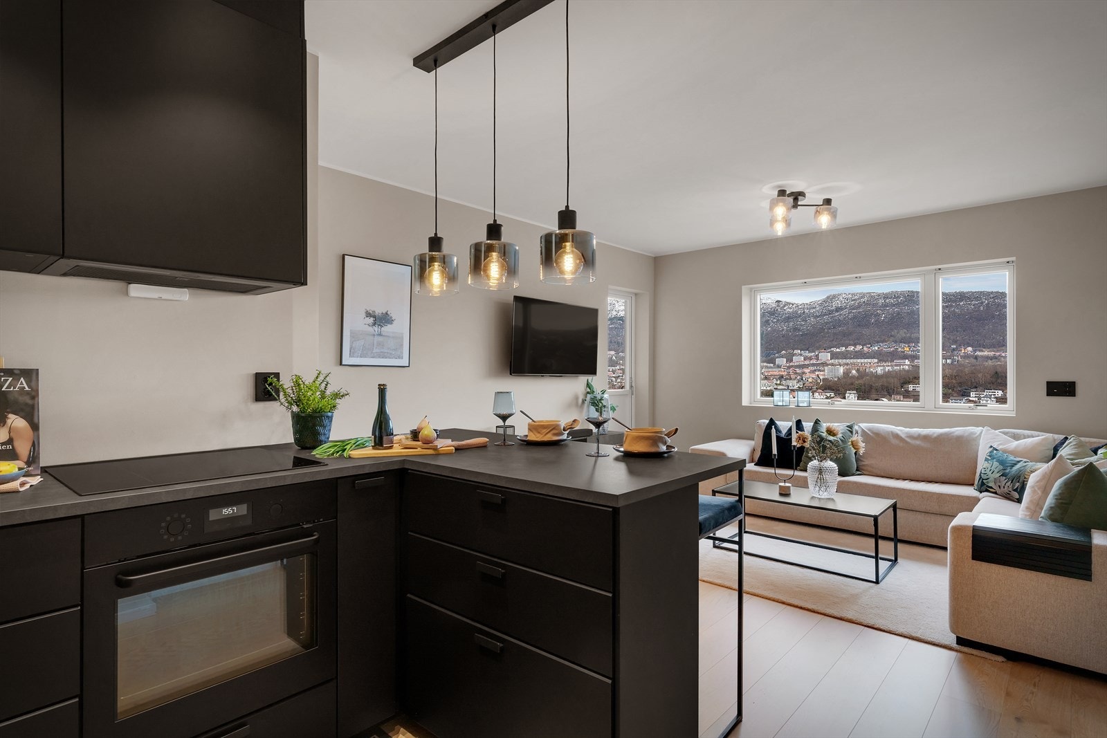 - Det at det er listefritt fra vegg til tak sørger for et moderne uttrykk og en sømløs finish - Galleribilde