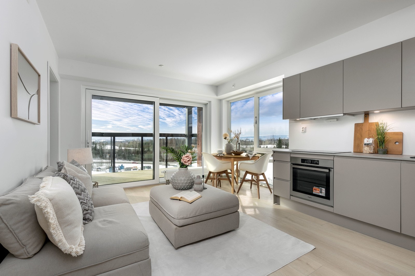 Grunnpakke for kabel-TV og internett er inkl. i felleskostnadene. Galleribilde